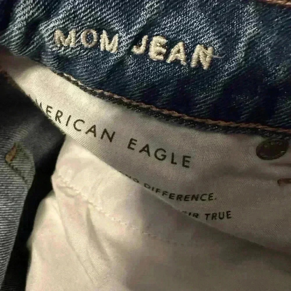 American Eagle Comfort Stretch Waistband Mom Jean Size 6 Reg Diistressed - Picture 4 of 6